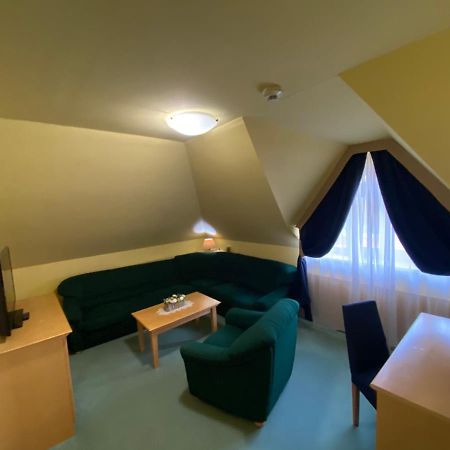 Parkhotel Na Baracke Nová Dubnica Eksteriør billede