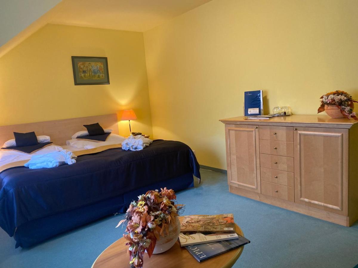 Parkhotel Na Baracke Nová Dubnica Eksteriør billede